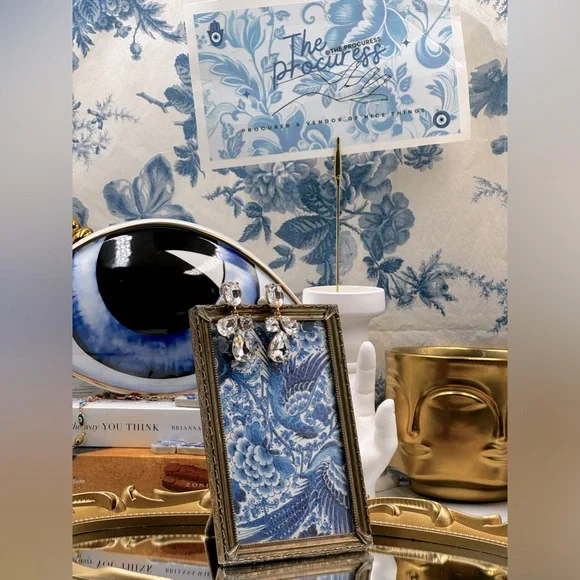 🆕 OSCAR DE LA RENTA 🧿 NWOT Candy Drop Earrings, Clear Crystal - Picture 3 of 17